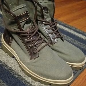 Mens size 8.5 timberland threads boots